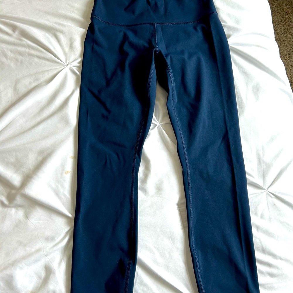 Lululemon size 6 navy leggings